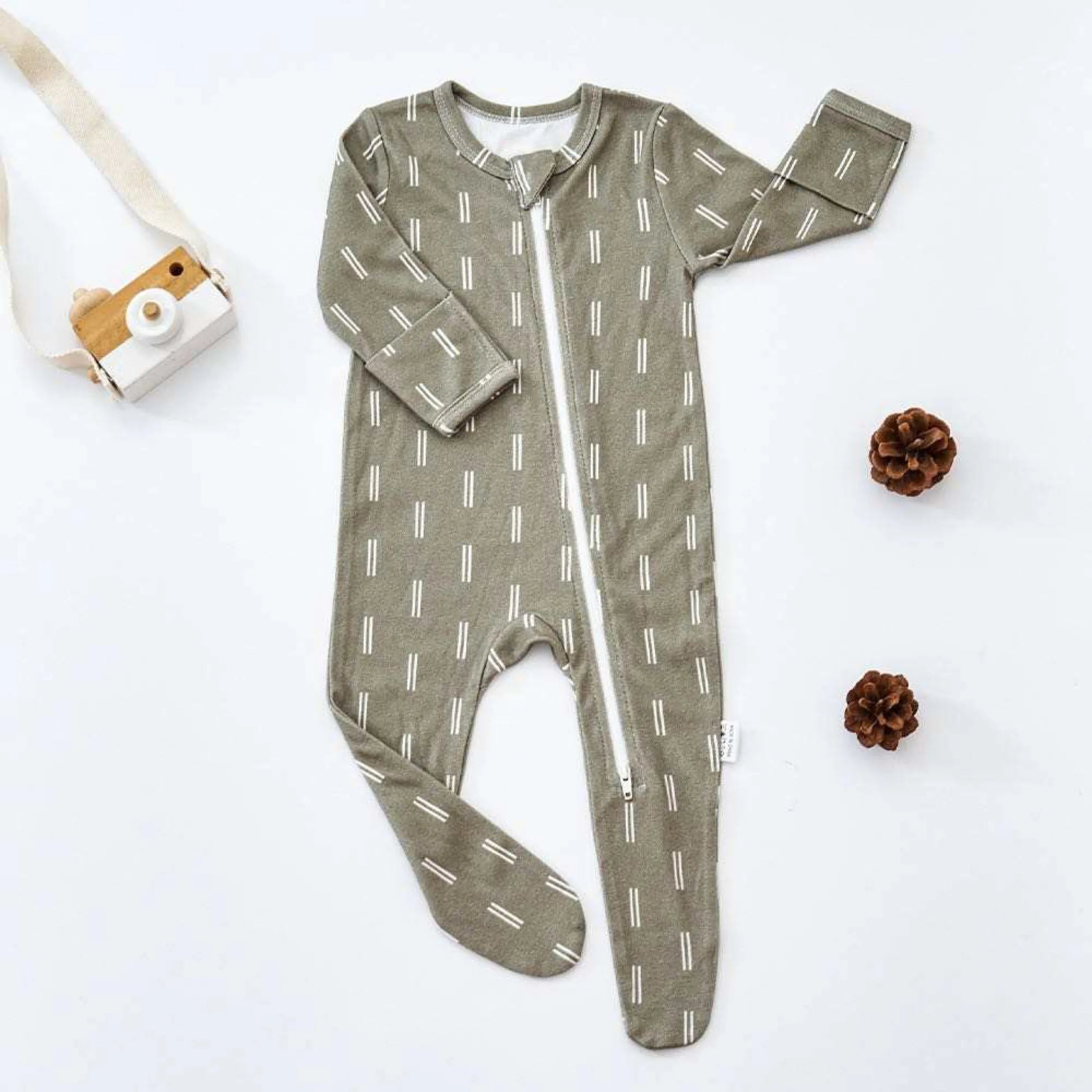 Bamboo Zippered Footed Baby Romper – Soft, Breathable One-Piece with Fold-Over Cuffs